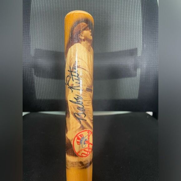 Baseball Hall of Fame Commemorative Babe Ruth Mini Bat Decoration - Picture 5 of 5